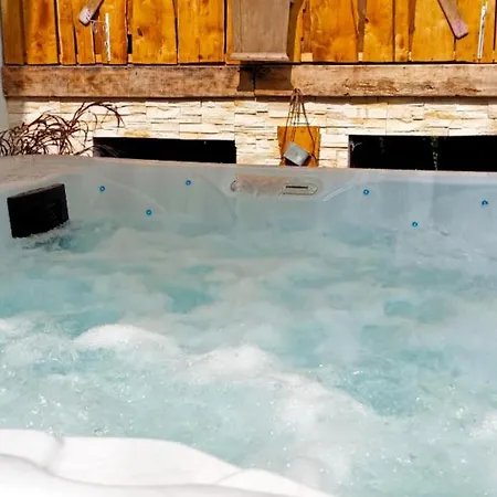 Holiday home Maison Jacuzzi-sauna Station 7 Laux